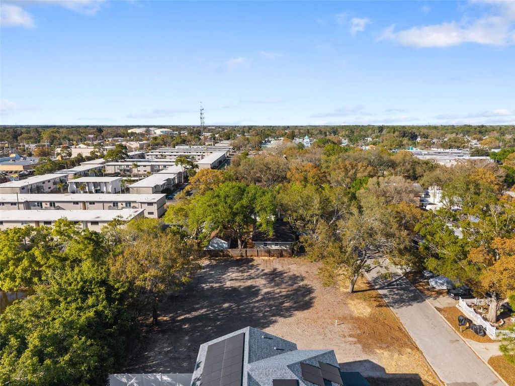 Image 7 of property listing at 5100 RENA STREET N, St Petersburg, FL 33709