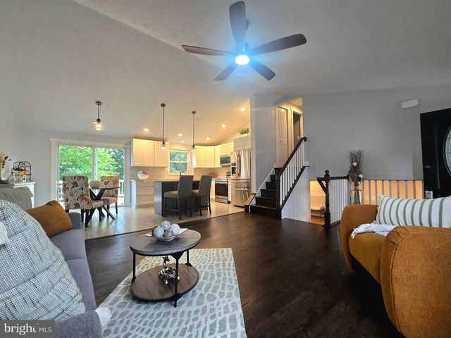 7917 COLCHESTER CT, Pasadena, MD 21122