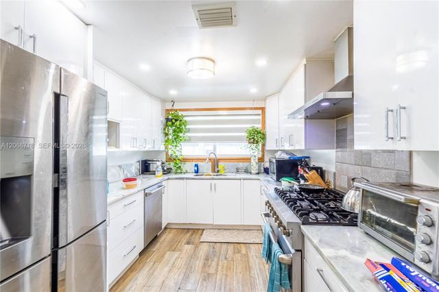 405 NE 150th Street, Miami, FL 33161