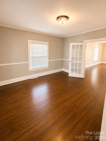 116 Cabarrus Avenue E, Concord, NC 28025