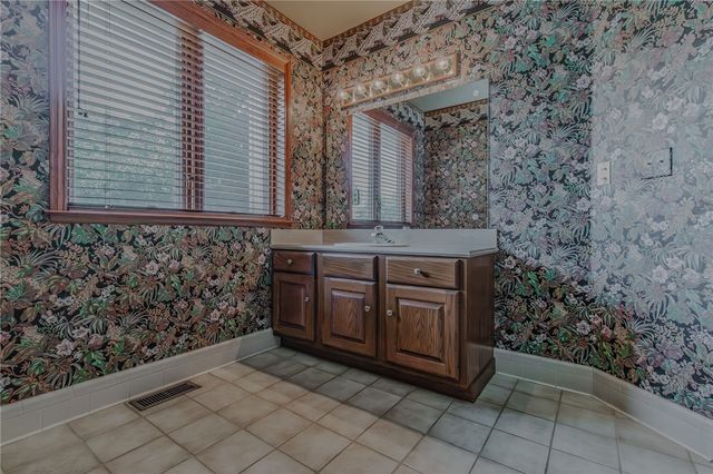 4401 Bogey Drive, Springdale, AR 72764