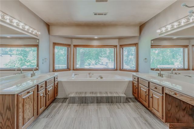 4401 Bogey Drive, Springdale, AR 72764