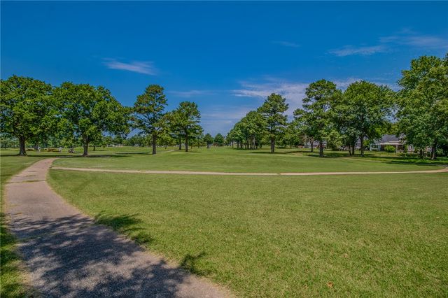 4401 Bogey Drive, Springdale, AR 72764