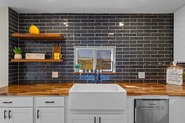 405 E 9th Street, Kemp, TX 75143