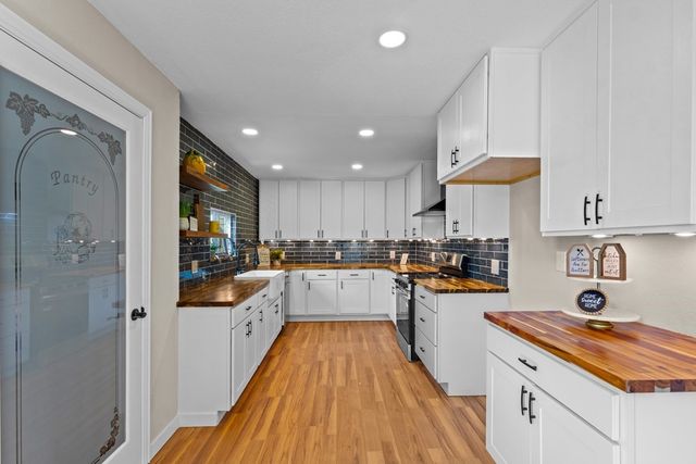 405 E 9th Street, Kemp, TX 75143