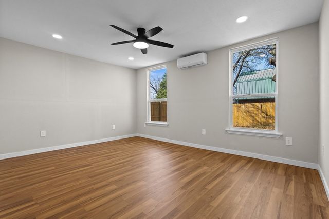 405 E 9th Street, Kemp, TX 75143