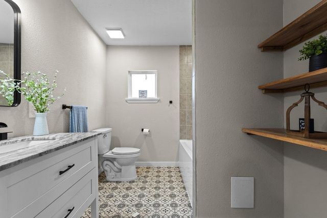 405 E 9th Street, Kemp, TX 75143