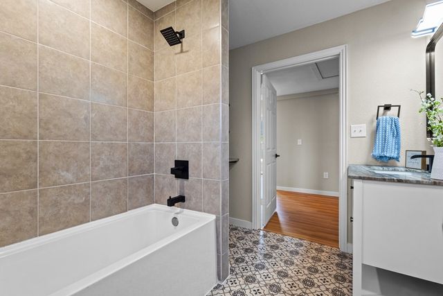 405 E 9th Street, Kemp, TX 75143