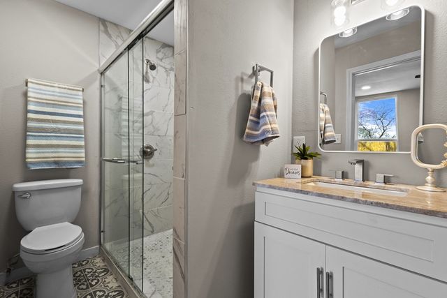 405 E 9th Street, Kemp, TX 75143