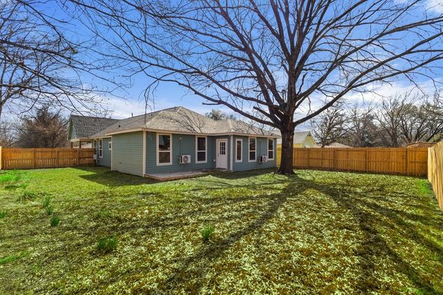 405 E 9th Street, Kemp, TX 75143