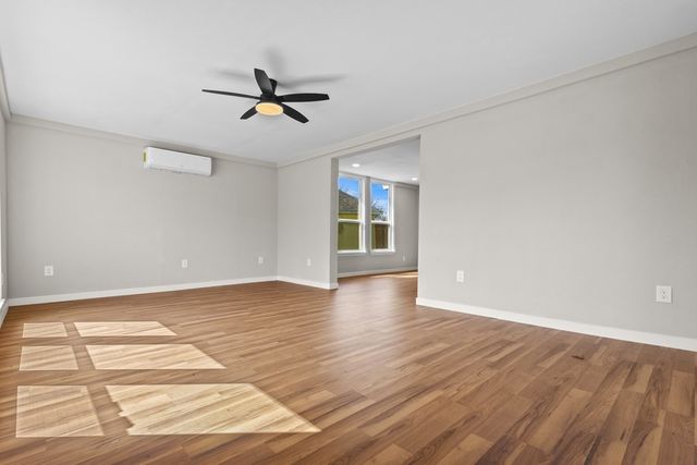 405 E 9th Street, Kemp, TX 75143