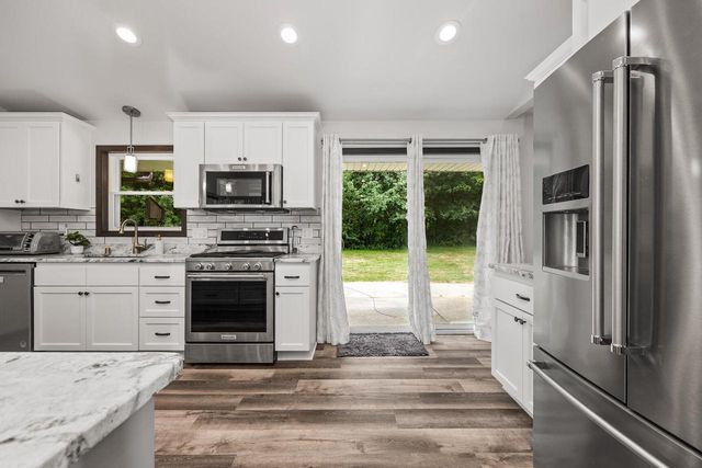 4212 W Scenic AVENUE, Mequon, WI 53092