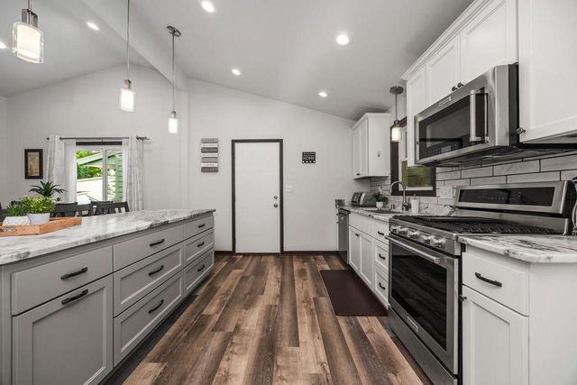 4212 W Scenic AVENUE, Mequon, WI 53092