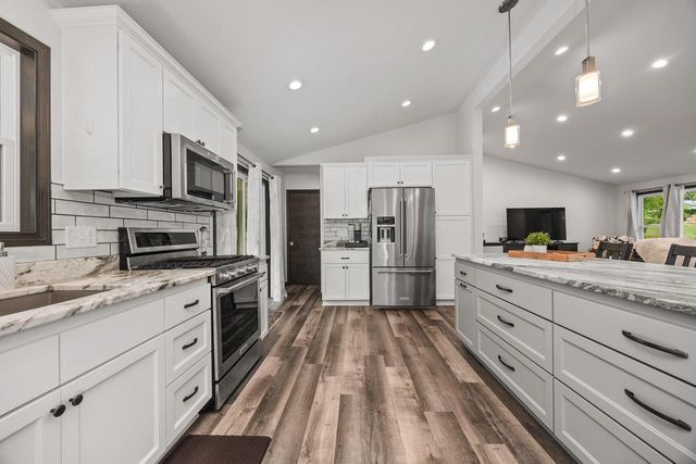 4212 W Scenic AVENUE, Mequon, WI 53092