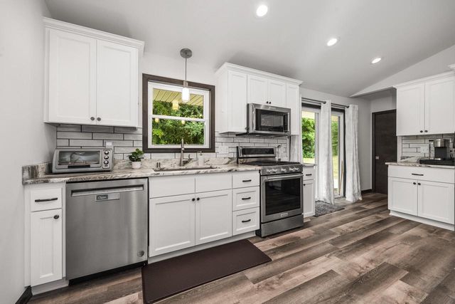 4212 W Scenic AVENUE, Mequon, WI 53092