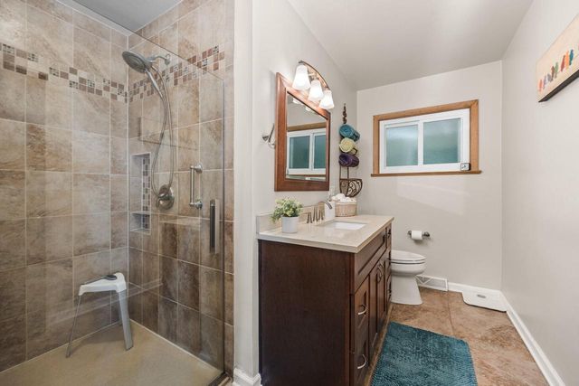 4212 W Scenic AVENUE, Mequon, WI 53092