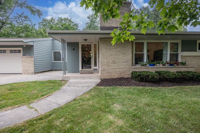 4212 W Scenic AVENUE, Mequon, WI 53092