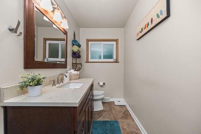 4212 W Scenic AVENUE, Mequon, WI 53092