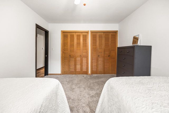 4212 W Scenic AVENUE, Mequon, WI 53092
