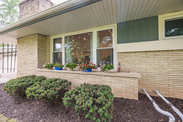 4212 W Scenic AVENUE, Mequon, WI 53092