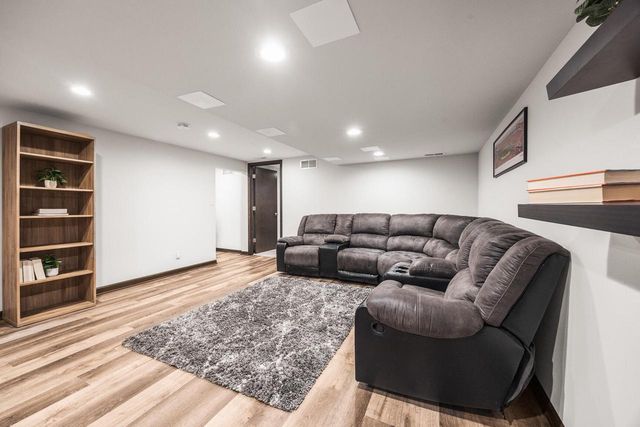 4212 W Scenic AVENUE, Mequon, WI 53092