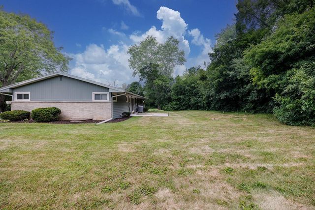 4212 W Scenic AVENUE, Mequon, WI 53092