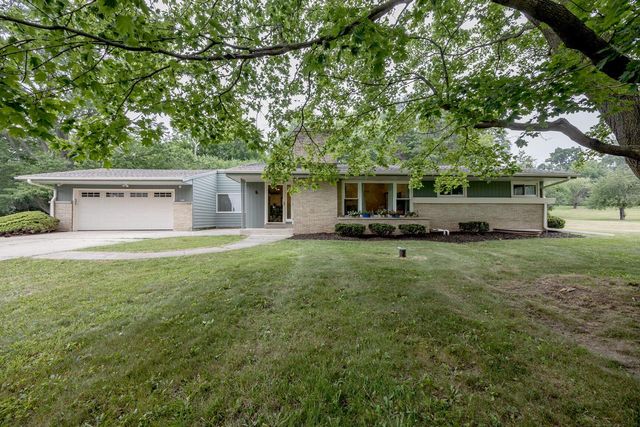 4212 W Scenic AVENUE, Mequon, WI 53092