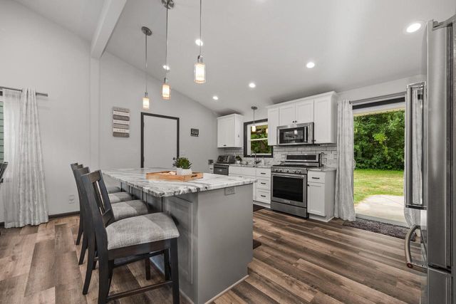 4212 W Scenic AVENUE, Mequon, WI 53092