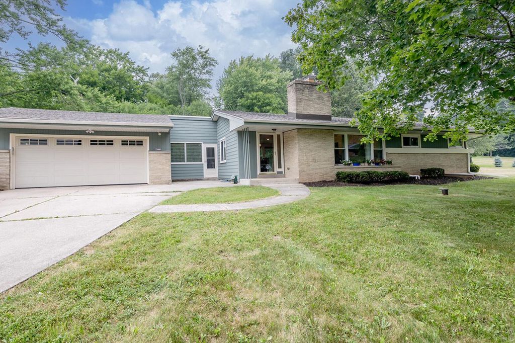 4212 W Scenic AVENUE, Mequon, WI 53092