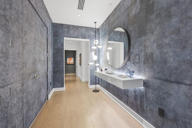 2710 Steel Street 405, Houston, TX 77098