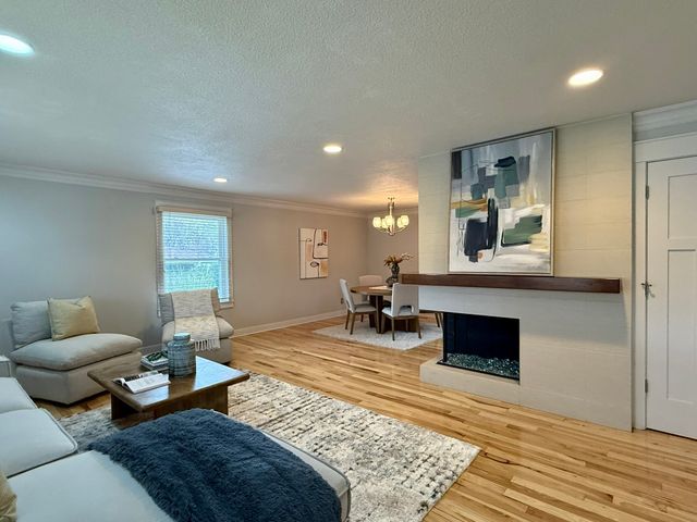 1161 23rd Street, West Des Moines, IA 50266