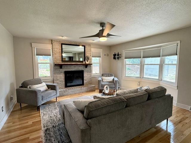 1161 23rd Street, West Des Moines, IA 50266