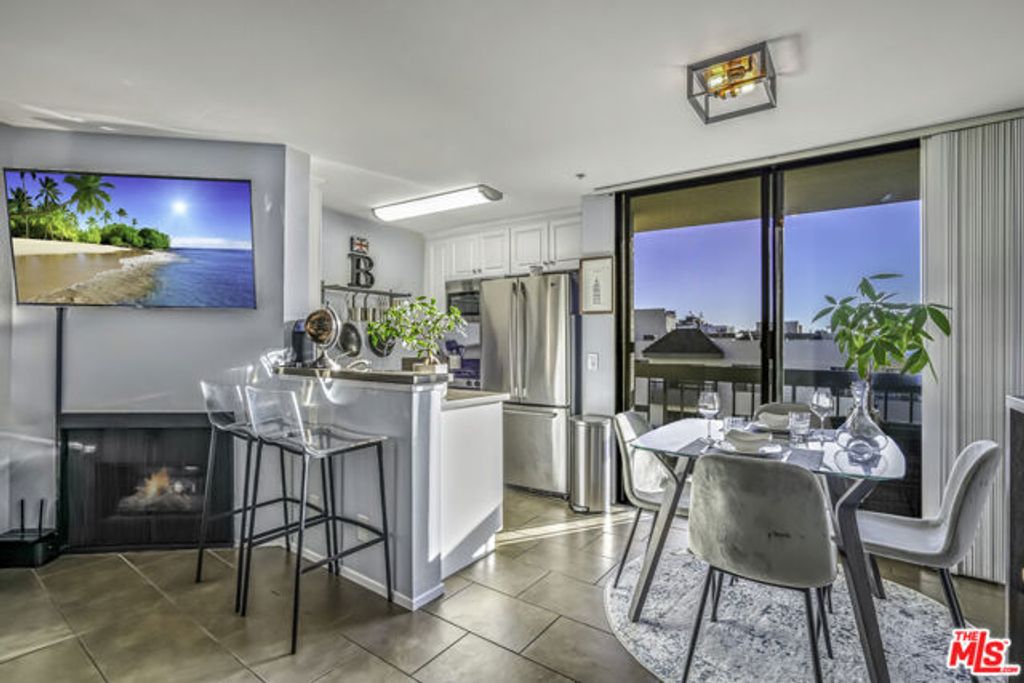 7320 Hawthorn Avenue 315, Los Angeles, CA 90046