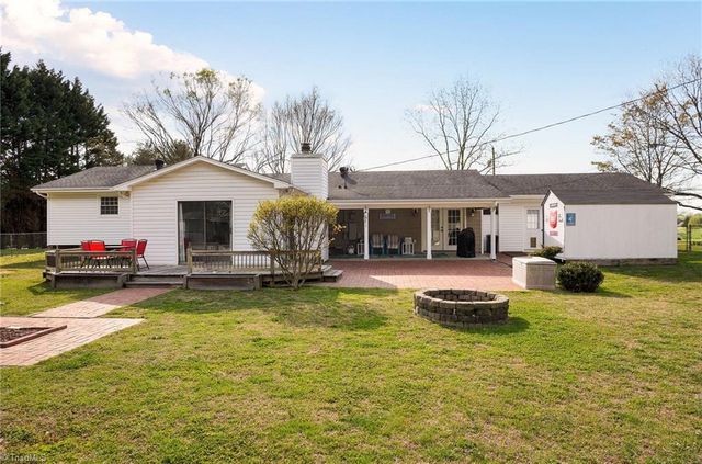 2305 Pine Meadow Drive, Kernersville, NC 27284