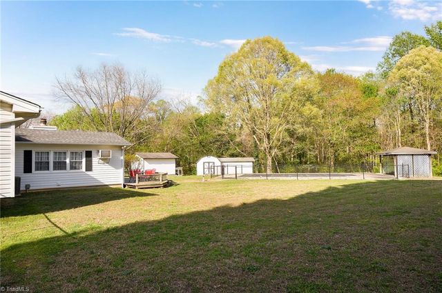 2305 Pine Meadow Drive, Kernersville, NC 27284