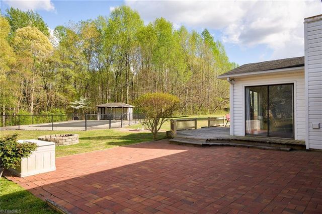 2305 Pine Meadow Drive, Kernersville, NC 27284