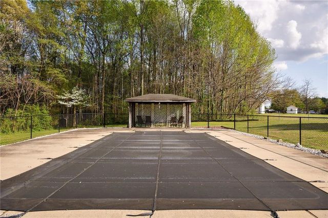 2305 Pine Meadow Drive, Kernersville, NC 27284