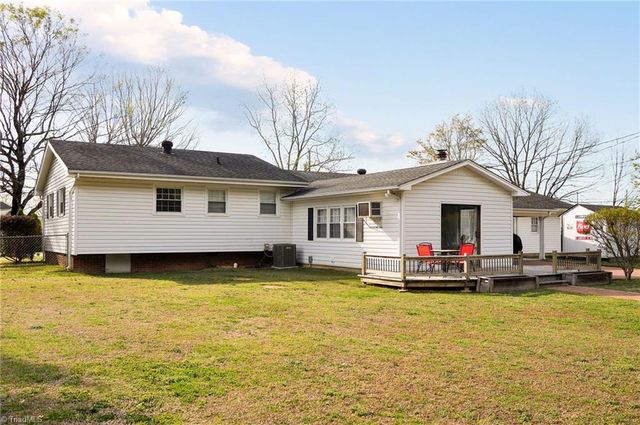 2305 Pine Meadow Drive, Kernersville, NC 27284