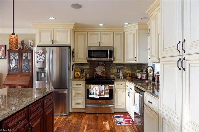 2305 Pine Meadow Drive, Kernersville, NC 27284