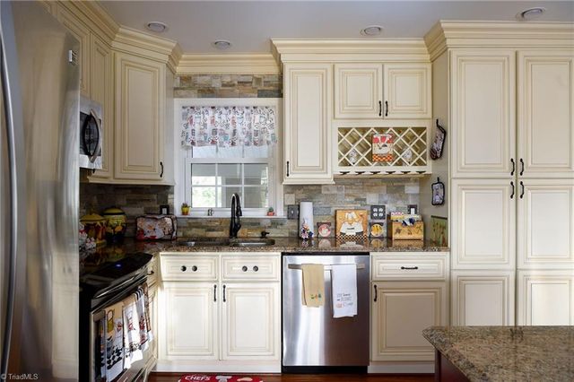 2305 Pine Meadow Drive, Kernersville, NC 27284