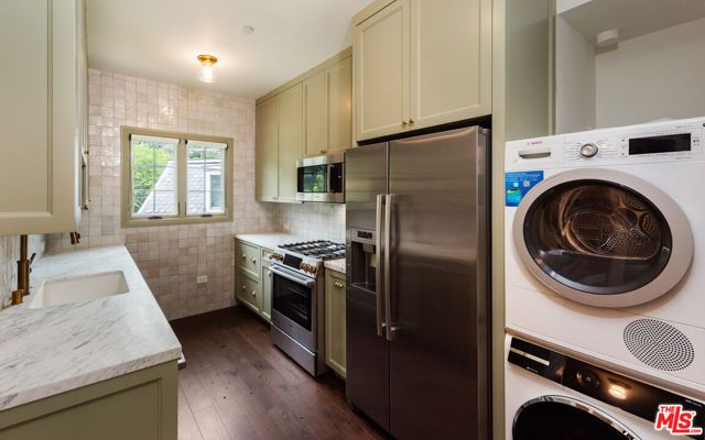 2607 N Beachwood Drive, Los Angeles, CA 90068