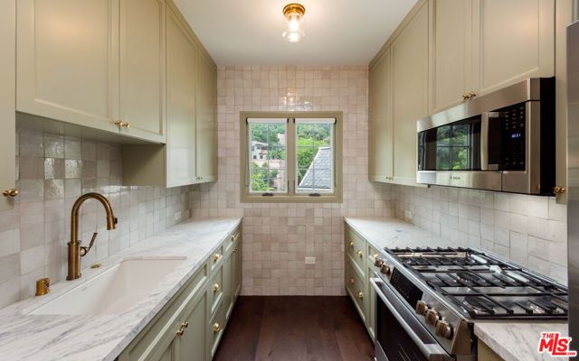 2607 N Beachwood Drive, Los Angeles, CA 90068