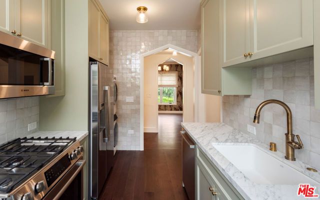 2607 N Beachwood Drive, Los Angeles, CA 90068