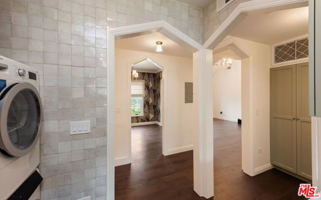 2607 N Beachwood Drive, Los Angeles, CA 90068