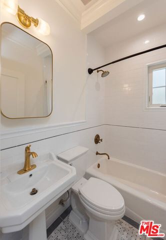 2607 N Beachwood Drive, Los Angeles, CA 90068