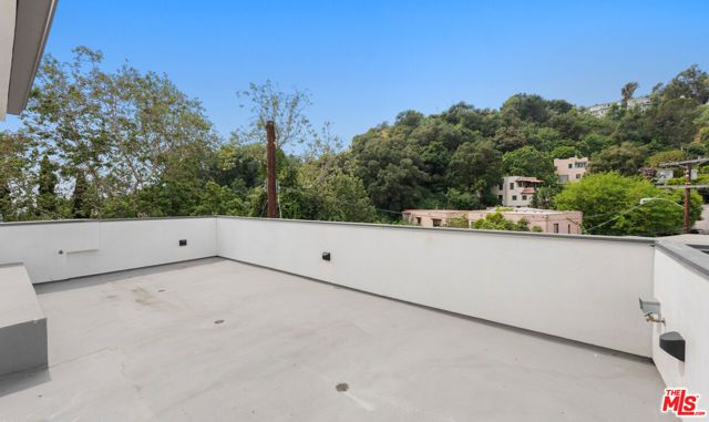 2607 N Beachwood Drive, Los Angeles, CA 90068