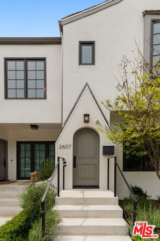 2607 N Beachwood Drive, Los Angeles, CA 90068