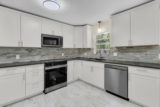 114 Wilson Drive, Summerville, SC 29483