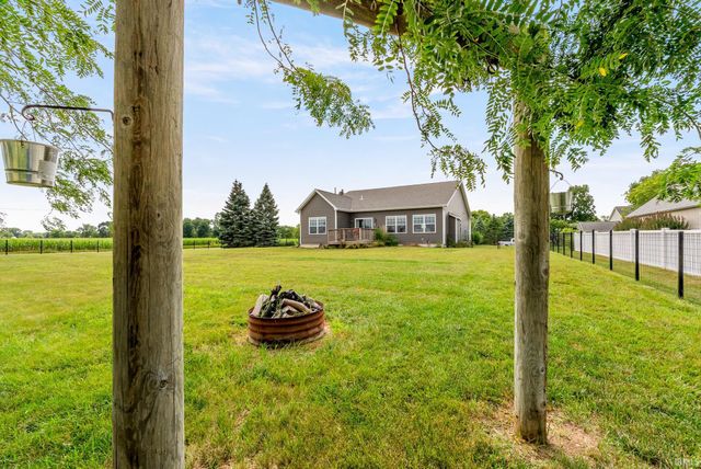 5026 N Sawgrass Lane, Leesburg, IN 46538