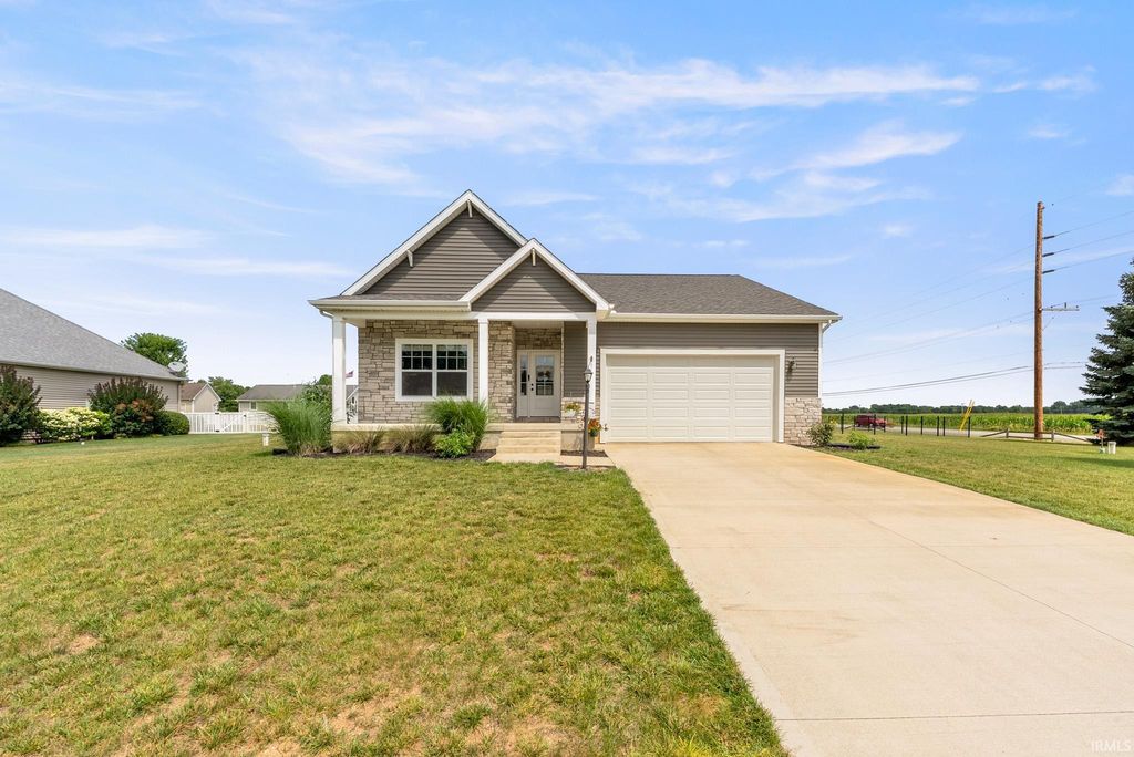 5026 N Sawgrass Lane, Leesburg, IN 46538